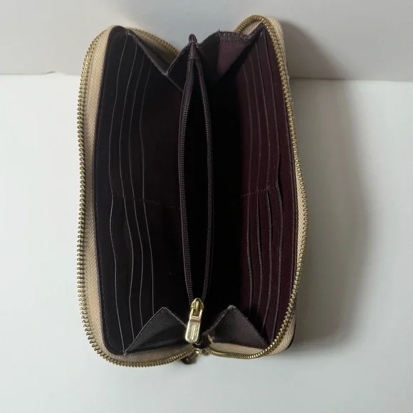 COACH Beige Signature Patent Leather Accordion Zip Around Wallet - Picture 3 of 4